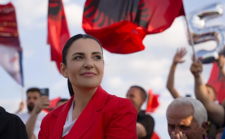 Belinda Balluku në pyllin e Senëz në Divjakë (Video)