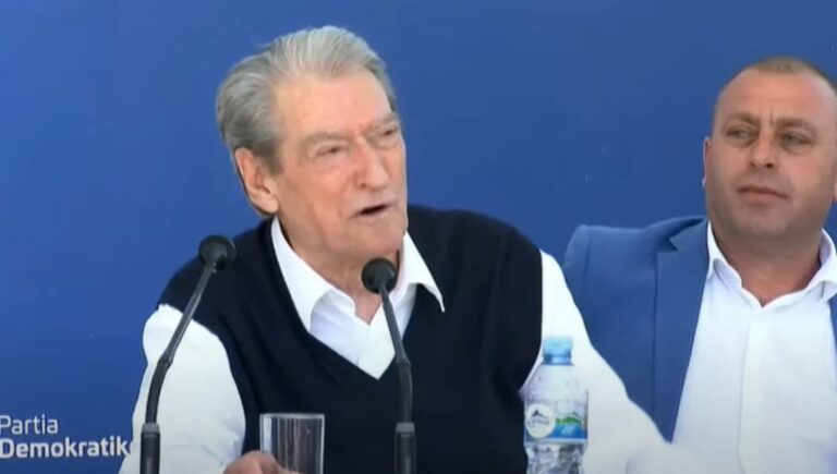 Sali Berisha takim me fermerët e Dimalit