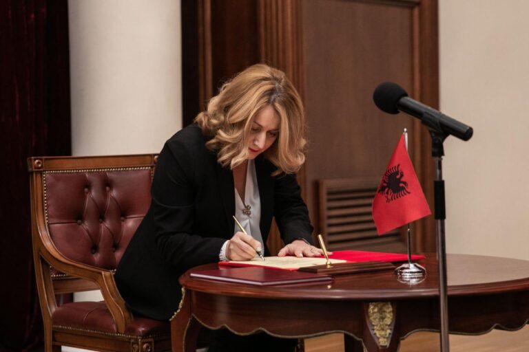 KED pezullon vakancën për vendin e Elsa Toskës në Gjykatën Kushtetuese: Kuvendi të rishpallë thirrjen