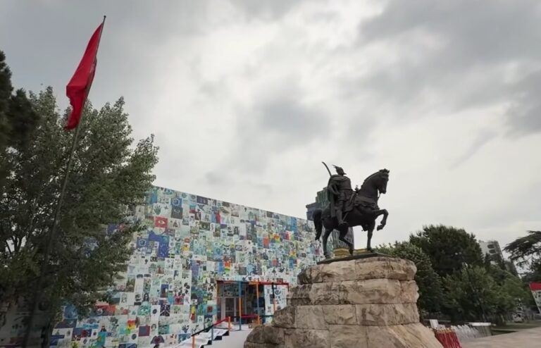 Ja si duket “shtëpia” e Europës në zemër të Tiranës (VIDEO)