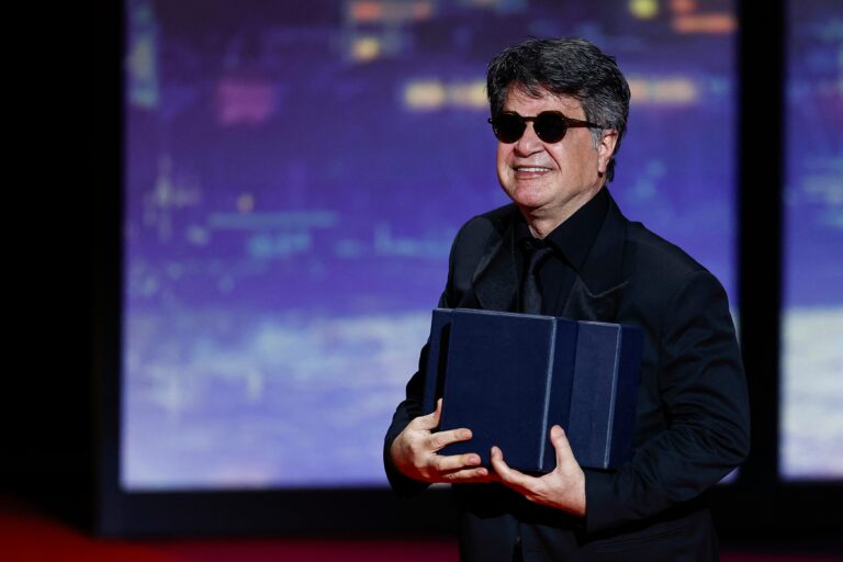 Jafar Panahi fiton “Palmën e Artë” në Kanë 2025 me një film tronditës për regjimin iranian