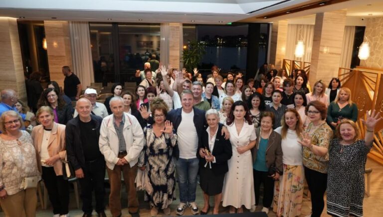 Gjiknuri takim në Sarandë: Ju duhet një deputet që ka dhënë prova se di t’ju zgjidhë problemet