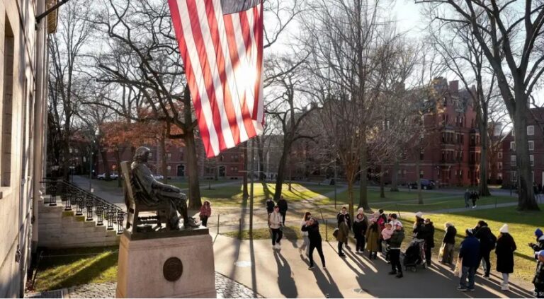 Gjykata pezullon urdhrin e Trump për ndalimin e studentëve të huaj në Harvard