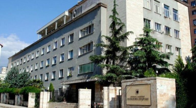 Ish-kreu i SHISH në Berat dhe djali i tij, nën hetim nga prokuroria. Akuzohen për tre vepra penale