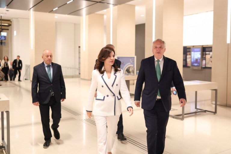 Spiropali, e ftuar nderi në Mëngjesin e Lutjeve në Parlamentin e Austrisë