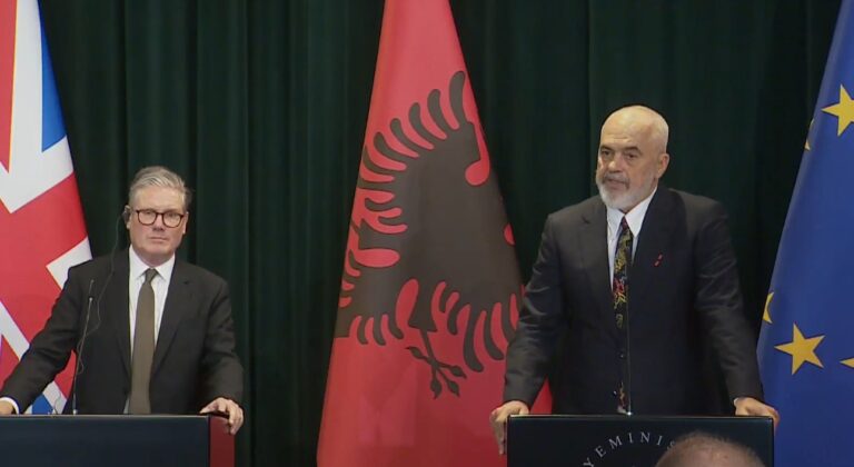 Rama e Starmer në konferencë: Një gënjeshtër e madhe që shqiptarët janë problem për Britaninë