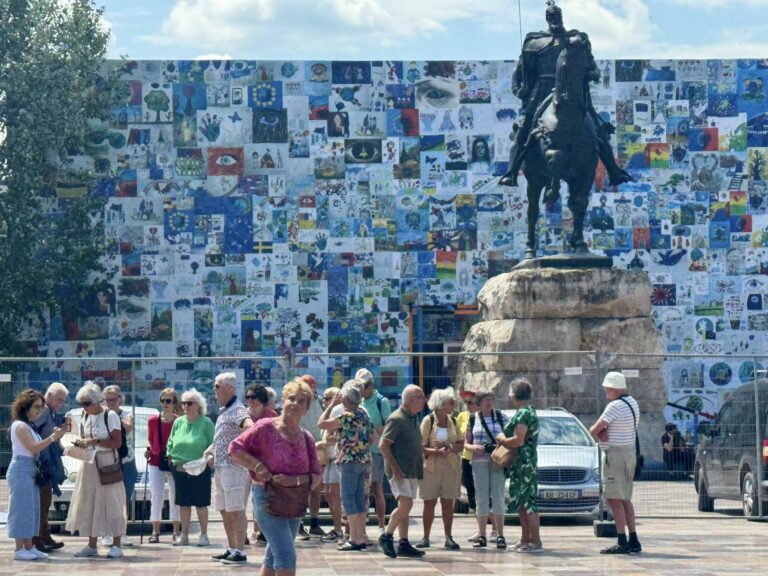 Tirana vlon nga turistët e huaj