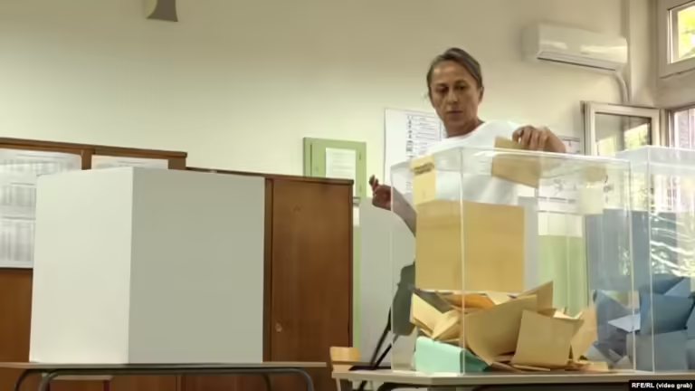 Hapen qendrat e votimit në Kosjeriq dhe Zajeçar të Serbisë