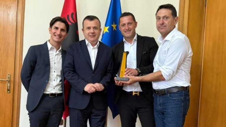 Ministri Balla takim me shqiptarët nga Toskana: Falënderim për kontributin në promovimin e Shqipërisë