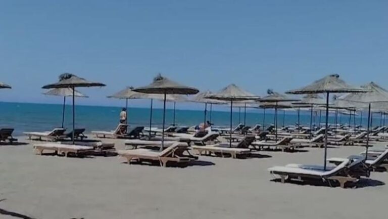 Kavajë, një person nën hetim dhe sekuestrohen 69 shezlongë