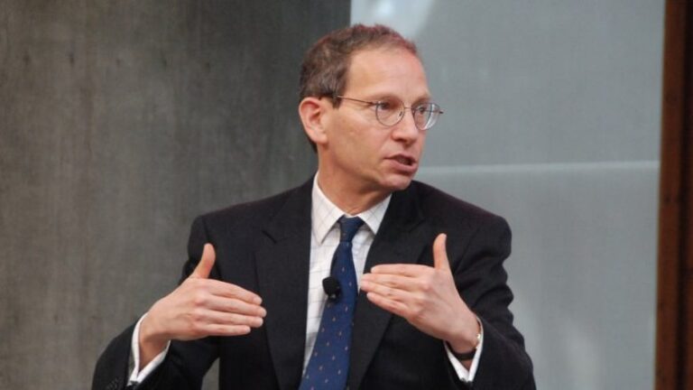 Charles Kupchan, nga Këshilli për Marrëdhënie me Jashtë në SHBA: Trump do ulë kokë më kokë Kurtin dhe Vuçiqin