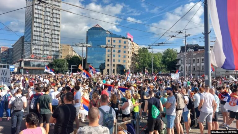Beograd/ Dy protesta në Ditën e Vidovdanit, studentët kërkojnë zgjedhje të reja