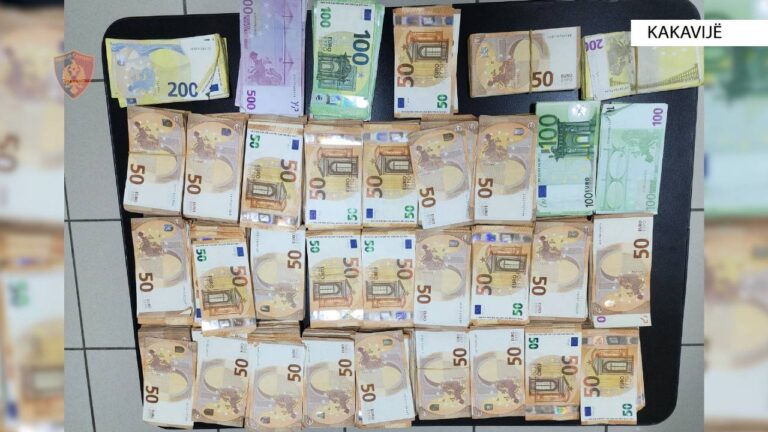 Policia Kufitare Kakavijë prangos të shpallurin në kërkim për vjedhje dhe sekuestron 160 000 euro