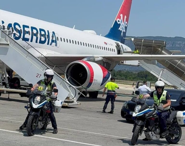 Policia e Shtetit shoqëron në masa të rrepta sigurie kombëtaren e Serbisë nga “Nënë Tereza” drejt Tiranës