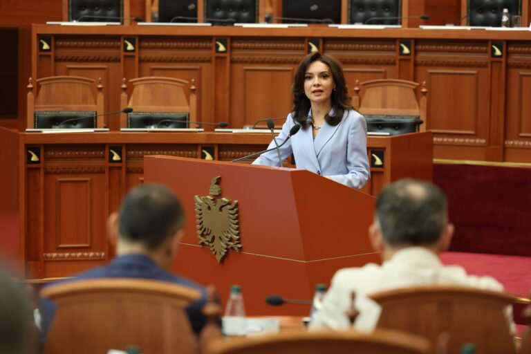 Ndarja nga jeta e Bukoshit, kryeparlamentarja Spiropali: Aktor në rreshtin e parë të skenës së historisë moderne të Kosovës