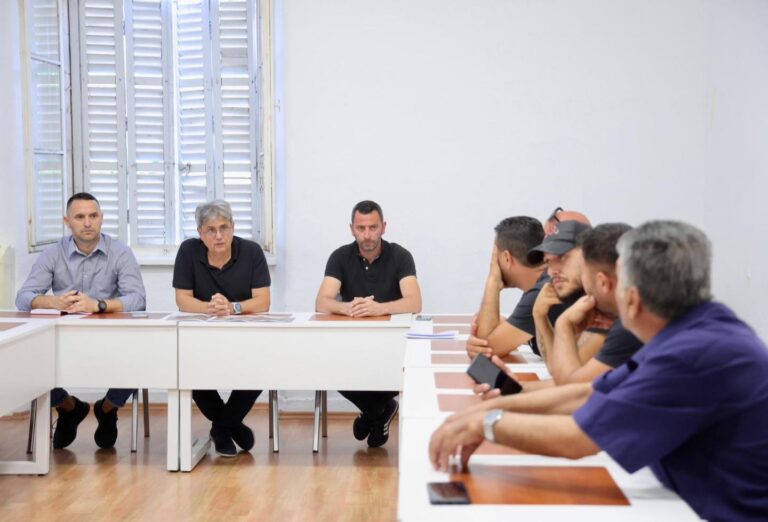 Benet Beci: Hapësira e shëtitores në Velipojë, vetëm për vizitorët, tregtarët me zonë të dedikuar