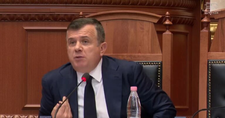 Balla: Garë e paepur për të nxirë Shqipërinë me përroin psikik të Berishës