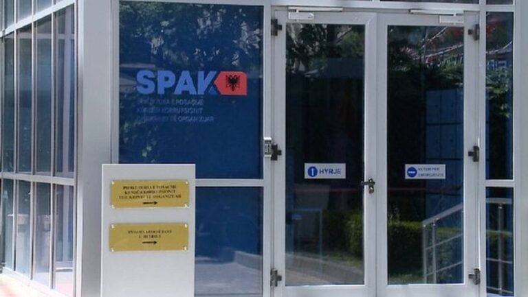 Shtyhet seanca ndaj Ilir Metës dhe Monika Kryemadhit, gjobiten avokatët