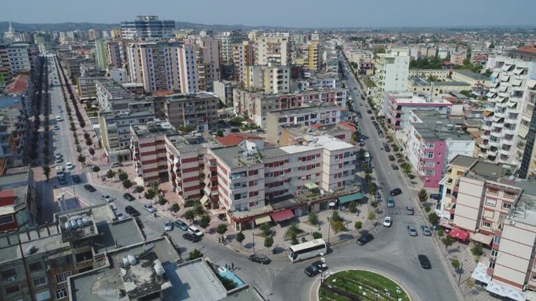 Banesat me qira, rriten çmimet edhe në Fier. Shkak emigrantët