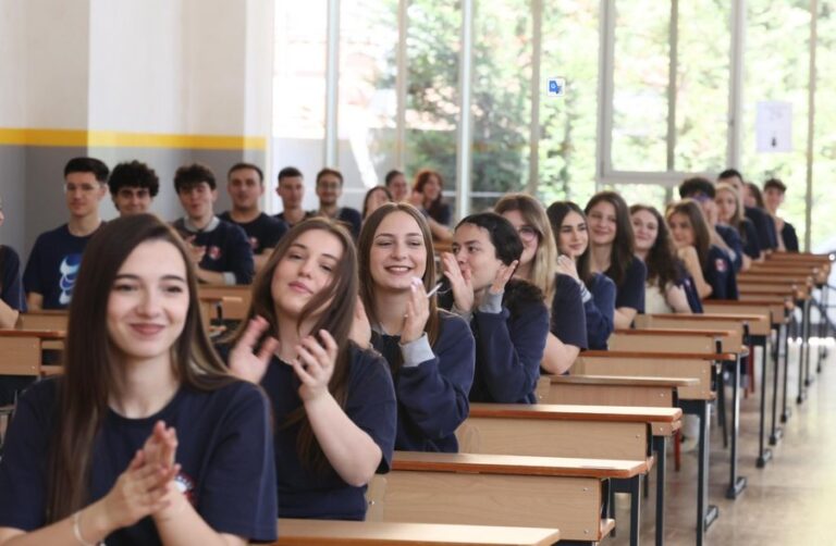 Matura 2025, publikohen rezultatet e provimit të Gjuhës së Huaj
