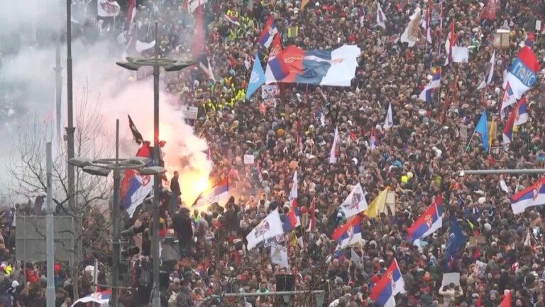 Studentët ultimatum Vuçiçit, presidenti serb: Do të ndërhyjmë