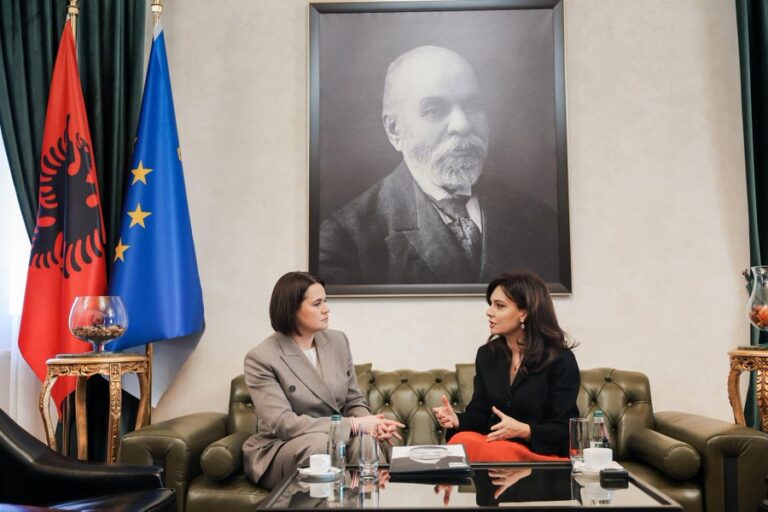 Spiropali përshëndet lirimin nga burgosja politike të liderit të opozitës bjelloruse
