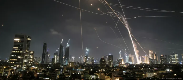 Izraeli dhe Irani sulme të ndërsjellta me raketa, DW: Lindja e Mesme, më shumë se një fuçi baruti