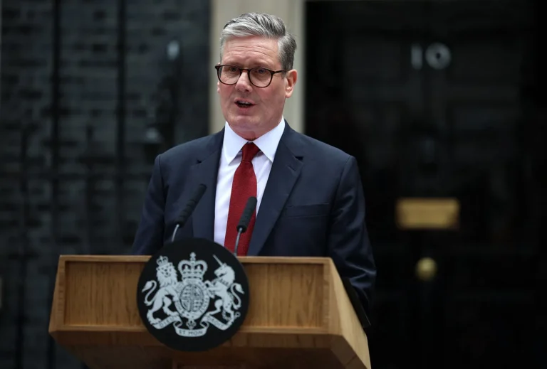 Jep dorëheqjen kryeminstri i Britanisë, Kier Starmer