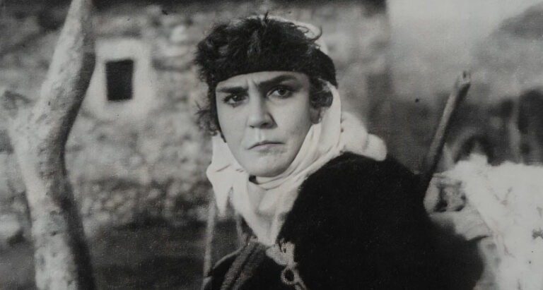 Portreti i Marije Logorecit, i këtij ylli skenik, vezullimi i të cilit shkëlqen në yjësinë e traditës shqiptare të artit
