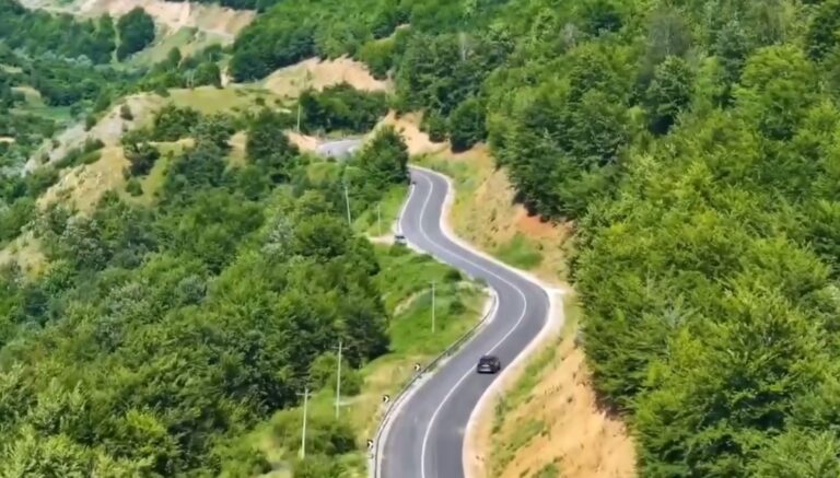 Kryeministri Rama uron një të diel të paqtë me pamjet e segmentit të përfunduar Zgosht – Ura e Çerenecit