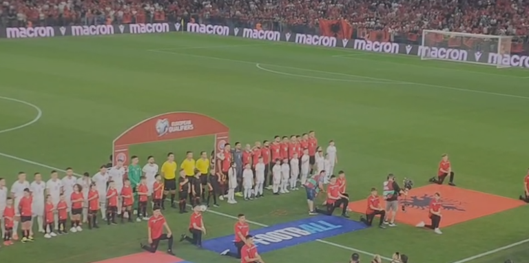 Mediat serbe: “FUTBOLLISTËT SERBË MEZI SHPËTOJNË JETËT E TYRE NË TIRANË”!
