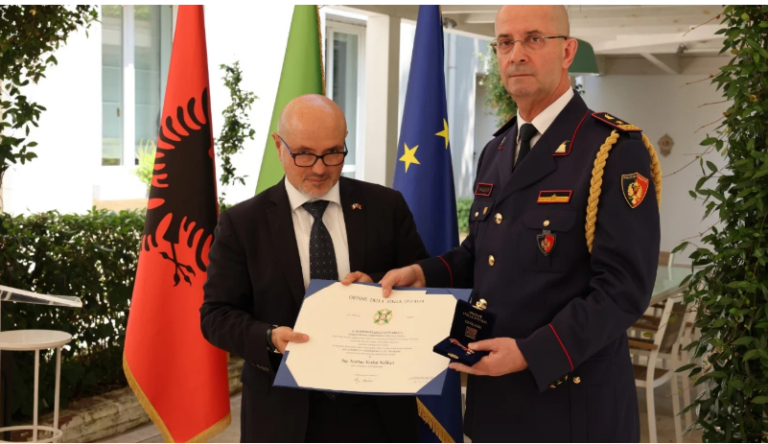 Presidenti i Italisë dekoron me titullin “Kalorës i Urdhrit të Yllit të Italisë”, drejtorin e Policisë Kriminale dhe Drejtorin Antiterrorit