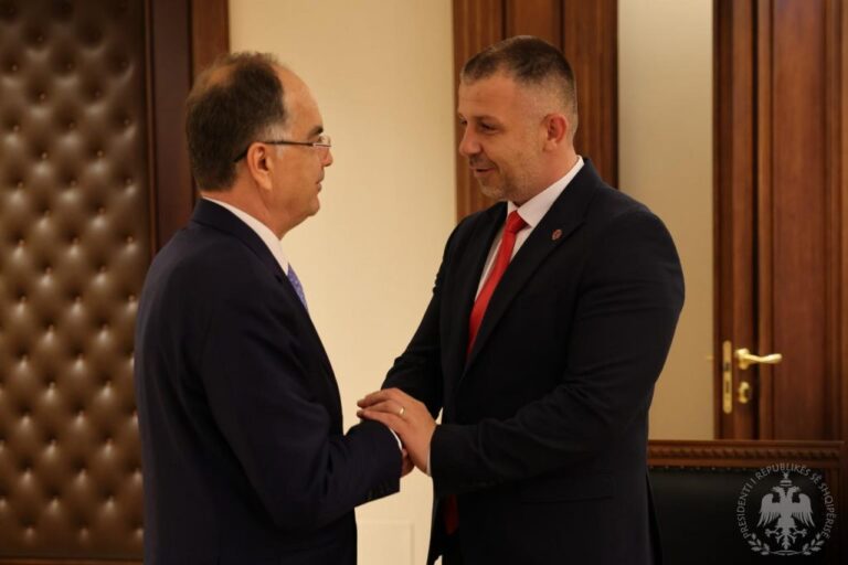 Presidenti Begaj me kreun e Këshillit Kombëtar Shqiptar në Serbi: Do të vijoj të ngre çështjen e pasivizimit të adresave
