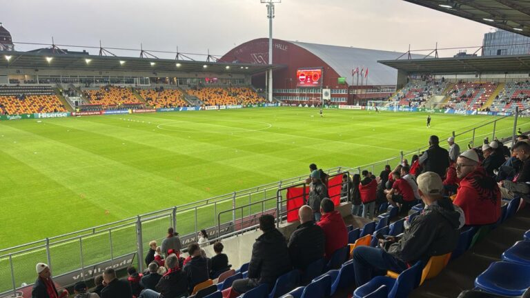 Ekskluzive/ Mbi 500 tifozë shqiptarë pushtojnë Riga-n, atmosferë spektakolare për Kombëtaren (VIDEO)