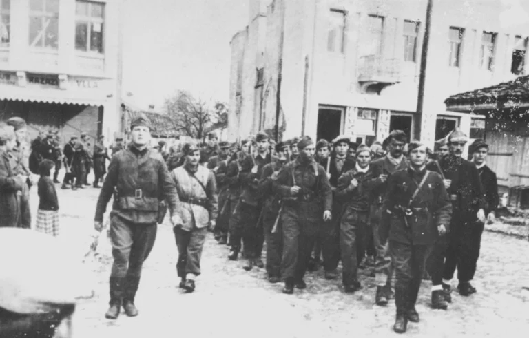 Ripushtimi dhe masakrat e komunistëve ndaj shqiptarëve më 1944-1945