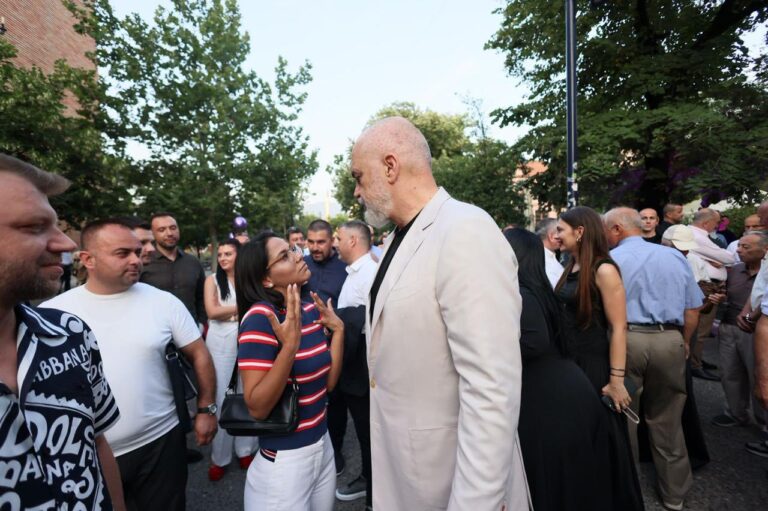 Foto pikante nga festa e PS