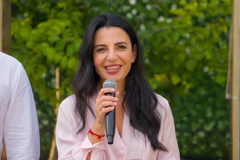 Belinda Balluku në Dushk dhe Golem të Lushnjes