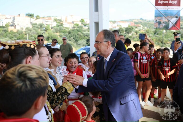 Begaj takim me anëtarë të komunitetit arbëresh në Kalabri: Jeni urë lidhëse mes Shqipërisë dhe Italisë