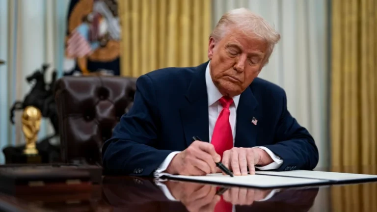 Vr*sjet në shkollë, Trump urdhëron uljen e flamujve në gjysmë shtizë