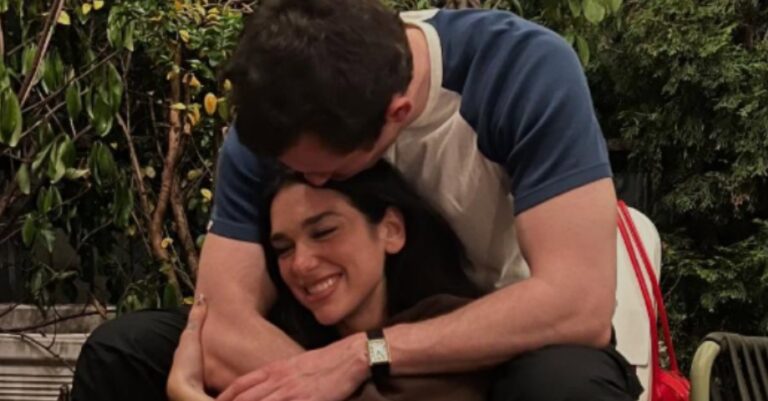 “Kjo është dashuri” – Dua Lipa shfaqet e lumtur krah partnerit Callum Turner