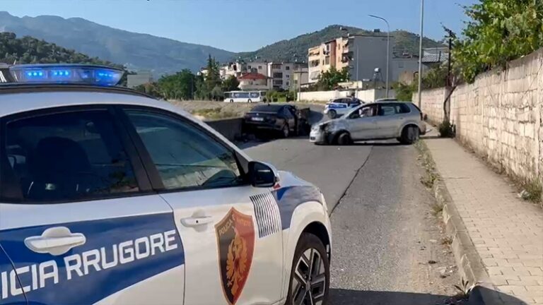 Aksidenti me 5 të plagosur, Policia: 30-vjeçari me plagë në kokë transportohet drejt Traumës