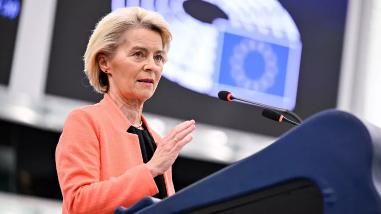Ursula von der Leyen i mbijeton votëbesimit
