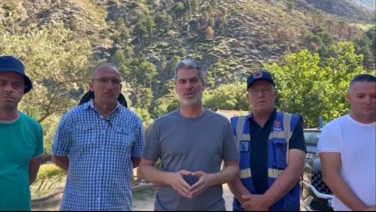 Kryebashkiaku Dredha nga Dukati: Dy helikopterë të mbrojtjes nga ajri dhe 60 forca nga terreni për shuarjen e vatrës