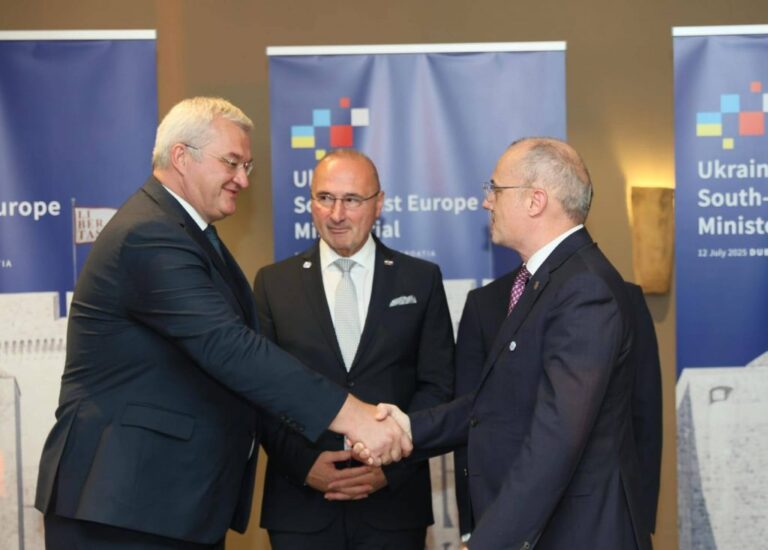 Ministri, Igli Hasani, në Forumin e Dubrovnikut: Lufta e Ukrainës na kujton se paqja duhet mbrojtur dhe jo të merret si e mirëqenë