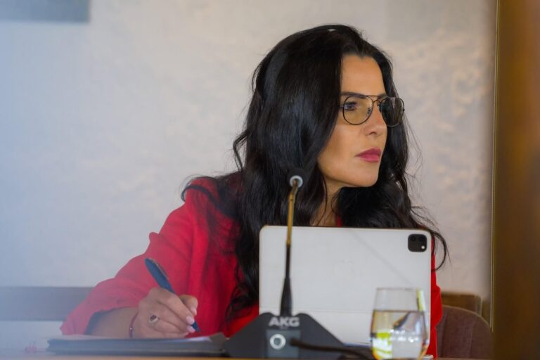 Balluku: Tryezë dialogu me fermerë e sipërmarrës, bashkëpunim për ti dhënë ritëm zhvillimit