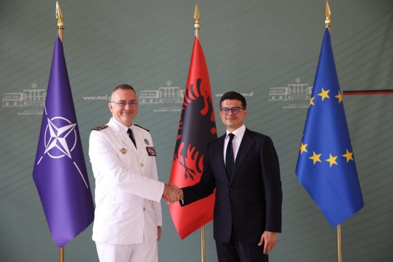 Ministri Vengu pret komandantin e NATO-s: Të vendosur për modernizimin e FA