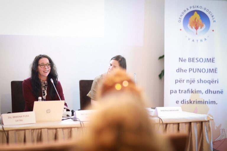 Ambasada e SHBA: Bashkëpunim mes organeve të rendit dhe drejtësisë kundër trafikimit të qenieve njerëzore