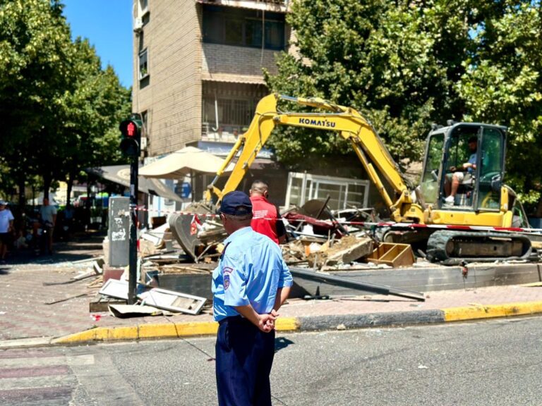 FOTO/ Tiranë, vijon aksioni për lirimin e hapësirave publike