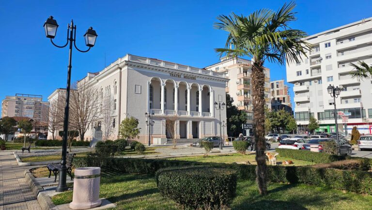 Bashkia Shkodër sqaron largimet nga Teatri “Migjeni”