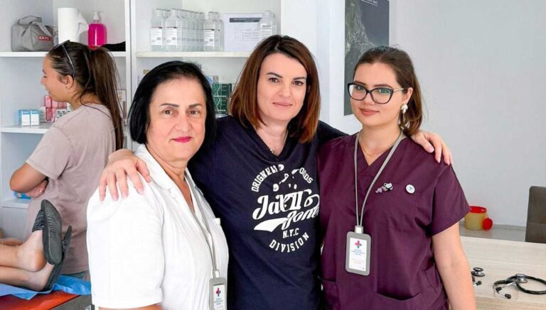 Albana Koçiu në Qendrën Shëndetësore Verore në Pogradec, nga 1 korriku janë kryer 981 vizita